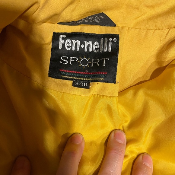 Beautiful rain coat yellow - Picture 3 of 3